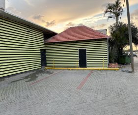 בנוסף, שטח תפעולי גדול של 600 מר
