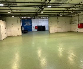 להשכרה מבנה לוגיסטיקה ואחסנה בחדרה בגודל של 350 מר