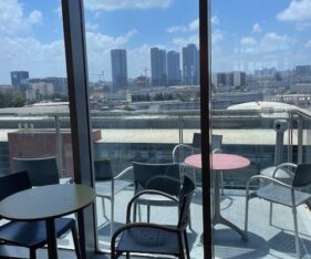 הנכס בגודל של 3,400 מר המחולקים ל2000 מר ול1,400 מר