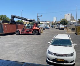 חצר תפעולית קדמית בגודל 2 דונם