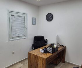 100 מר יחידת משרדים עצמאית בהזדמנות בלב בית שמש