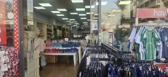 כולל כניסה אחורית לפריקה וטעינה