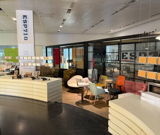 משולב ב 4 משרדים, חלל וחדר ישיבות.