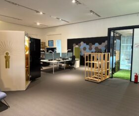 בקרבת צירים ראשיים