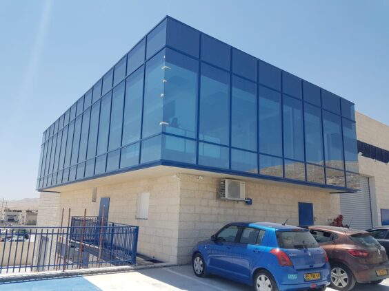 כניסהפרטית ורחבת תפעול, מתח חשמל גבוה
