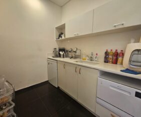 175 משרדים בגמר גבוה בבניין יוקרתי