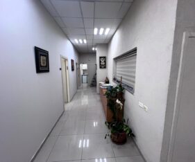 משרד מרווח בשטח של כ-100 מר
