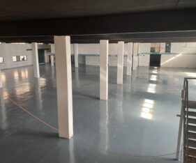 2100 רצפה מבנה מחודש, חצר 2-3 דונם