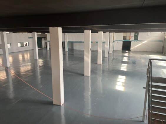 2100 רצפה מבנה מחודש, חצר 2-3 דונם