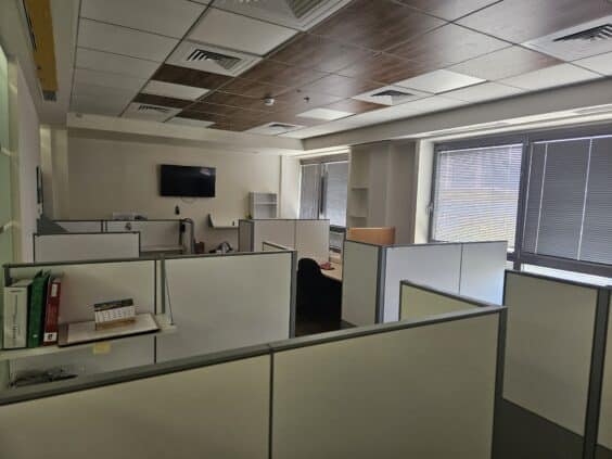 כולל חצר תפעולית 1740 מר,