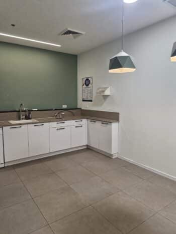 משרד 400 מר המשלב חדרים, מטבח וחלל פתוח וחדר ישיבות