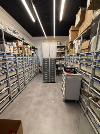 כולל מעבדה פעילה, חללי משרדים מאובזרים ומטבחון ייצוגי