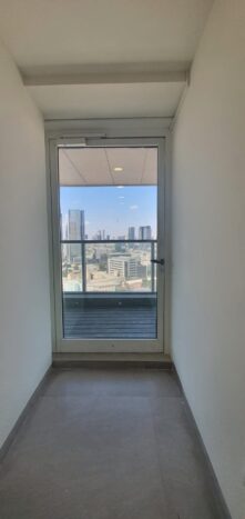 דקות הליכה מרכבת השלום, יציאה מהירה לאיילון