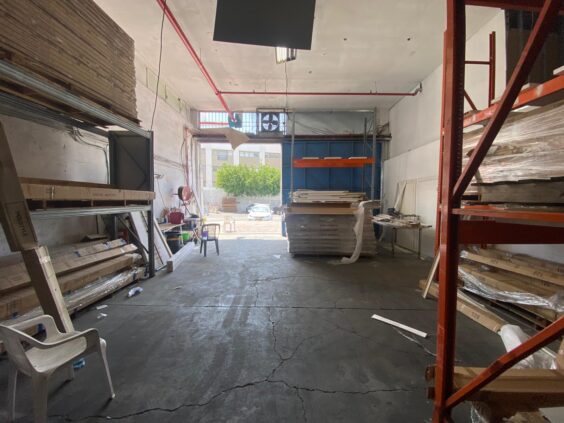 כולל ספרינקלרים, רצפת בטון, משרדים מוכנים, חצר עצמאית גדולה