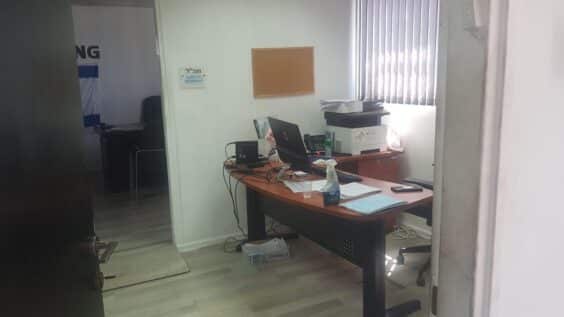 חצר תפעולית עם גישה לפריקה וטעינה