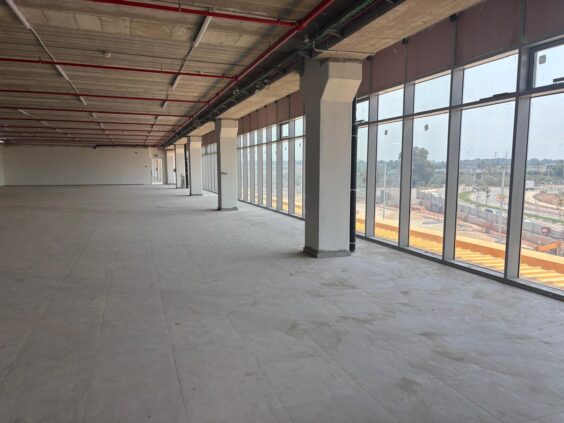 קרוב לדרכי גישה מרכזיים