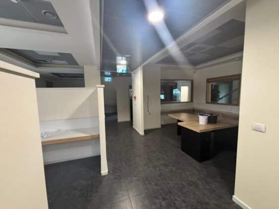 המון חניה, קרוב לדרכי גישה מרכזיים