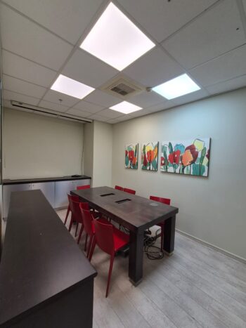 משרד 201 מר, 9 חדרים, מטבחון ושירותים