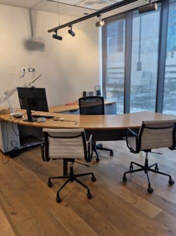 עם מטבח, מעליות, 5 חדריםף מחסן וממק