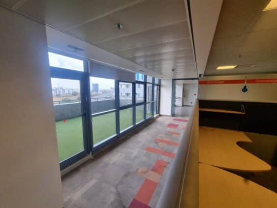 מול נוף ושדות פתוחים אל פארק ההייטק