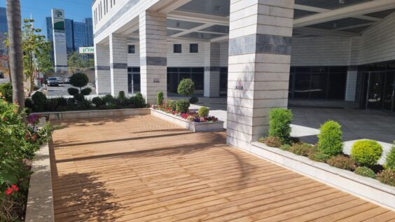 בסמוך לקמפוס אמדוקס