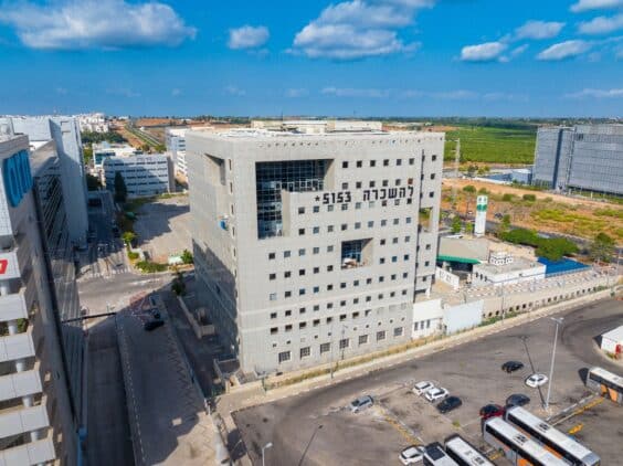 במיקום מרכזי, בלב אזור ההייטק של השרון