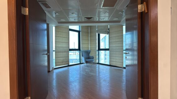 משרדים בגודל 100 מר בקומה 5 בבניין שקט