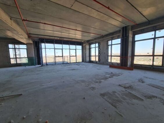 שטחי משרדים במגוון גדלים ברמת מעטפת עם גמישות מלאה לעיצוב מותאם אישית