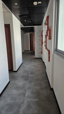 4000 מר משרדים עם קומת קרקע תפעולית