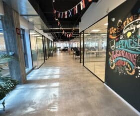 בניין חדש ומפואר בנתניה, את דרום (פולג)