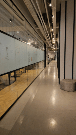 משרד משופץ המתאים ל 60 עובדים