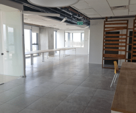 משרד עם נוף לים מוכן לכניסה במגדלי אלון