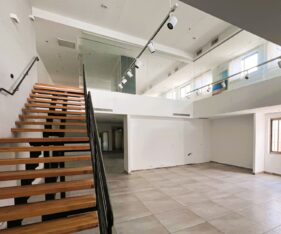 מבנה תעשייתי למכירה בצ'ק פוסט