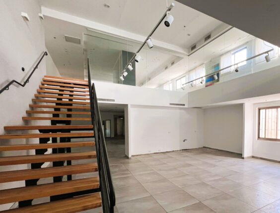 מבנה תעשייתי למכירה בצ'ק פוסט