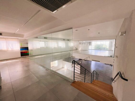 מבנה תעשייתי למכירה בצ'ק פוסט