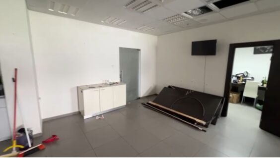 משרד מרווח, 82 מר בנשר