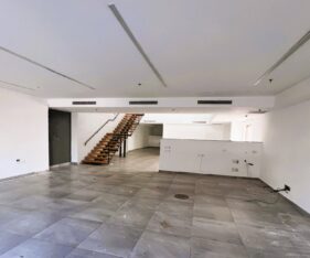 מבנה מרווח בייעוד לתעשייה קלה ואולם תצוגה