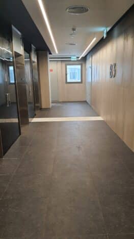 אזור מרכזי בסביבה מתפתחת ומבוקשת מוצע להשכרה משרד חדש