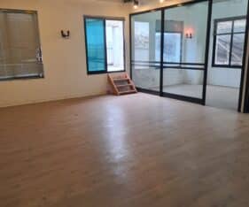 מטבח מאובזר, חדר תקשורת, מעליות