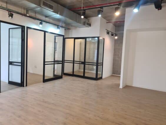 ה120 מטר משרדים ומרפסת