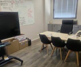 בעתיר ידע בבניין יפה ומתוחזק כולל שמירה