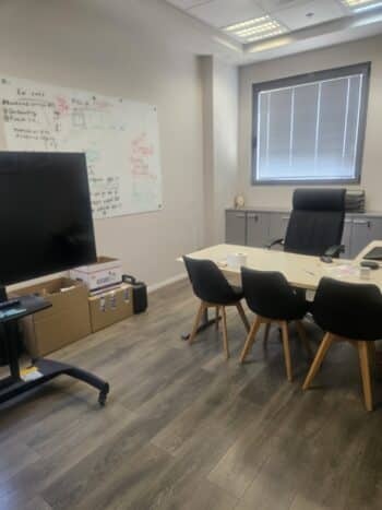 בעתיר ידע בבניין יפה ומתוחזק כולל שמירה