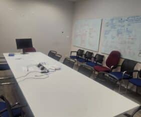 מטבח מאובזר, חדר תקשורת, מעליות חדישות, 