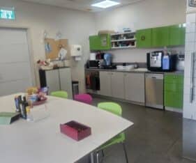 אופציה להשכרת חניות בבניין