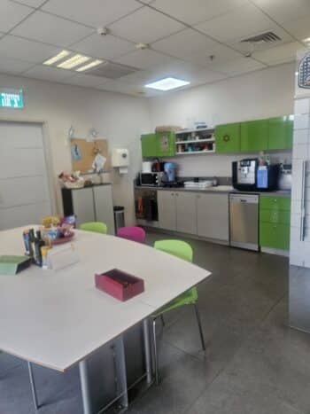 אופציה להשכרת חניות בבניין