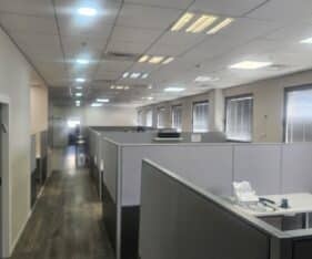 משרד בחלוקת משרדים מוארים, אופן ספייס ומרפסת מפנקת