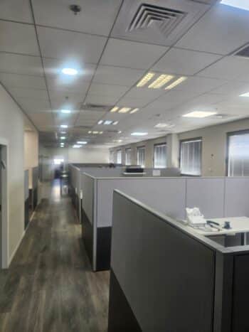 משרד בחלוקת משרדים מוארים, אופן ספייס ומרפסת מפנקת