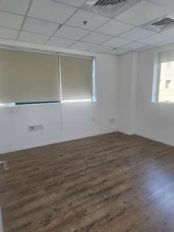 מטופח בסמוך לחניה ציבורית משרד מואר בחלוקת חדרים