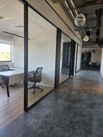 שטחי אחסנה של כ 1500 מטר בקומת קרקע גובה 7 כולל פתחים גדולים