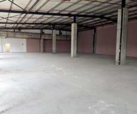 כולל מטבח מאובזר, חדר תקשורת, חצר תפעולית עם גישה לפריקה וטעינה